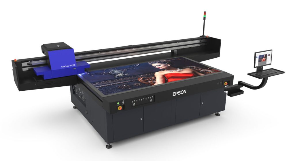 , Epson presenta SureColor SC-V7000, la stampante piana UV LED