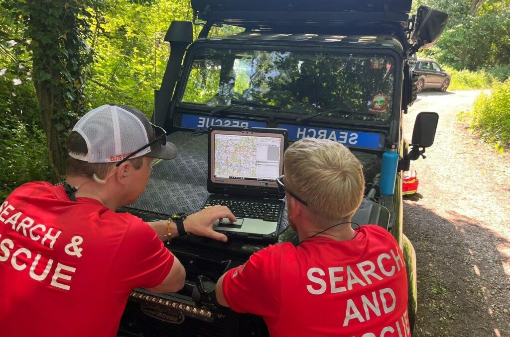Il team di ricerca e soccorso inglese Search Dogs Sussex utilizza i Toughbook 33 di Panasonic, Il team di ricerca e soccorso inglese Search Dogs Sussex utilizza i Toughbook 33 di Panasonic