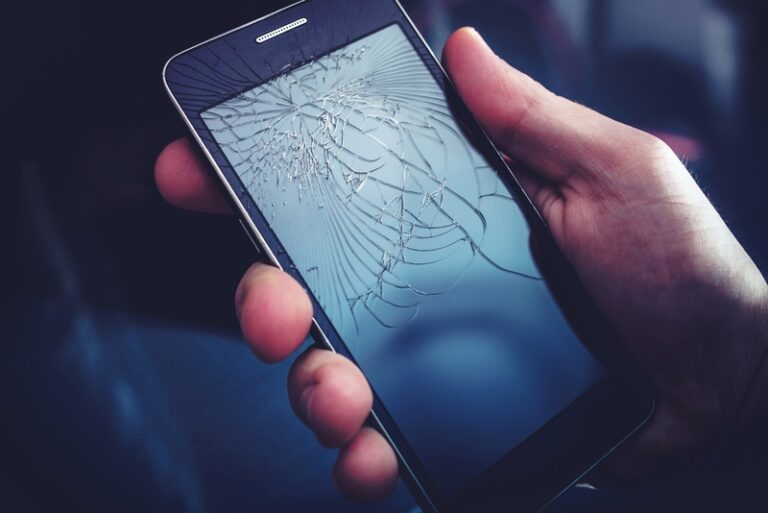I lunedì neri degli smartphone: il picco delle riparazioni
