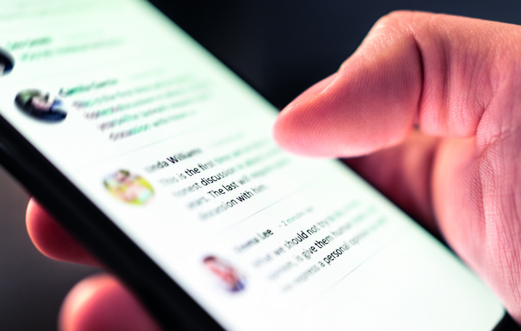 Aiuto arriva un messaggio Whatsapp, Aiuto arriva un messaggio Whatsapp