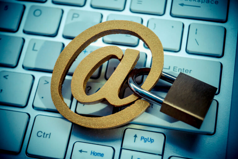 Le piattaforme di viaggio online e le truffe via email