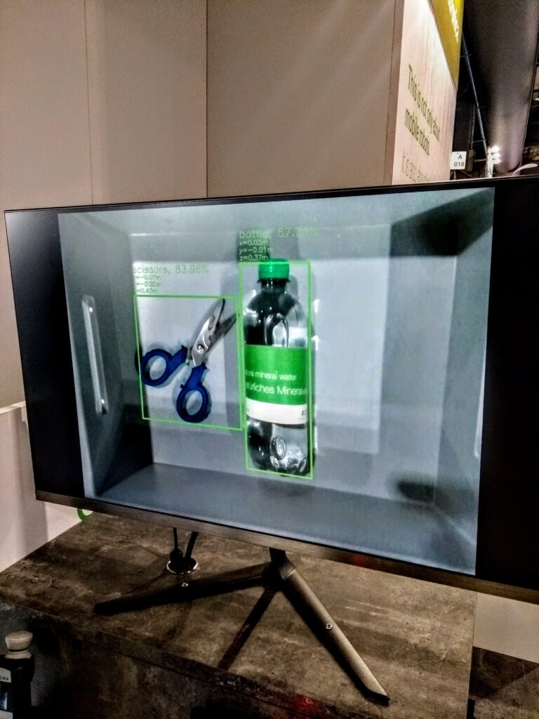 Keba - Grazie all'AI il robot è in grado di riconoscere e distinguere gli oggetti