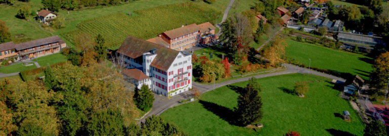 Centro giovanile Erlenhof: quando un telefono KNX può aprire le porte