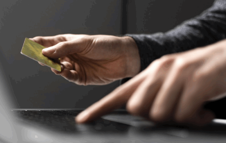 shopping-di-natale-proteggersi-da-phishing-e-truffe-ai