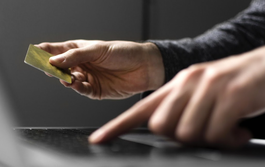 shopping-di-natale-proteggersi-da-phishing-e-truffe-ai