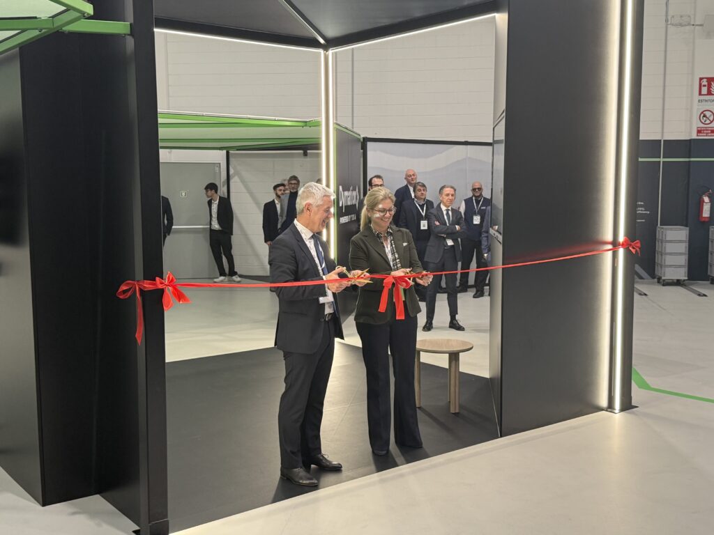 apre-lexperience-center-di-dymation-ponte-verso-il-futuro