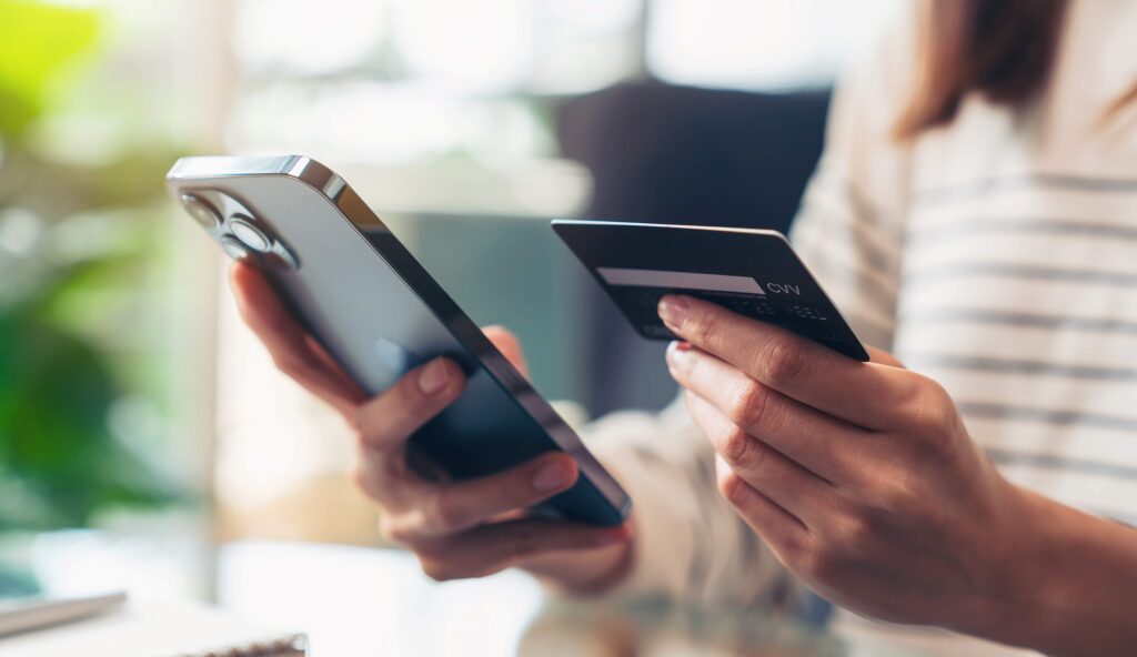 shopping-digitale-gli-italiani-tra-preferenze-online-e-sfiducia-i-dati-soti