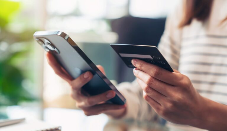shopping-digitale-gli-italiani-tra-preferenze-online-e-sfiducia-i-dati-soti